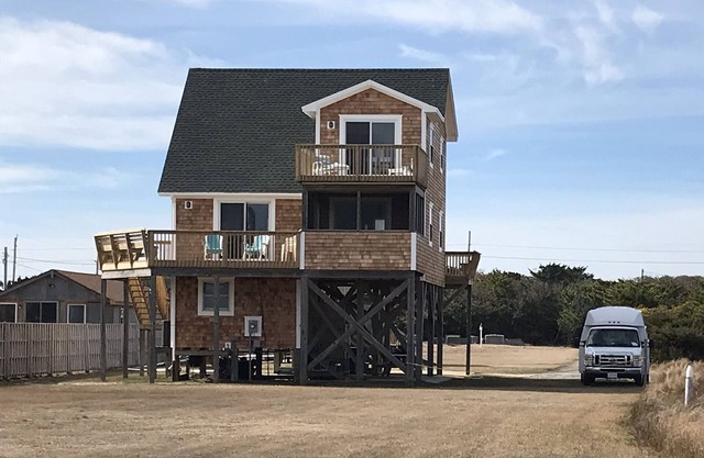 Oceanside 3 Bedroom, 2 Bath home with Excellent Ocean & view.