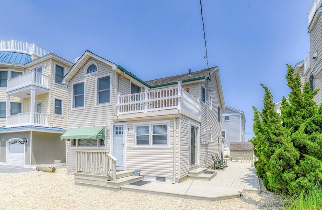 Oceanside Charm! n2025 UPDATE! BRAND NEW CENTRAL AC AND ANDERSON WINDOWS!