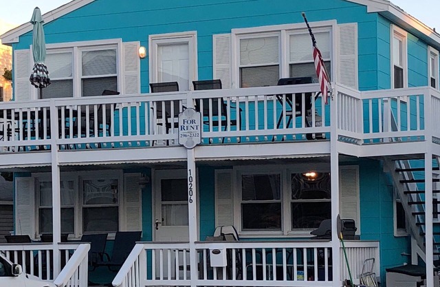 Oceanside Duplex-7 Homes to Beach (2nd Floor Only) Weekly Rental Only