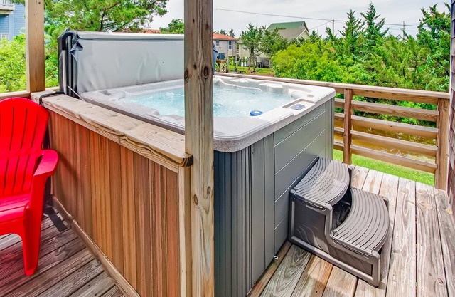 Oceanside Home in Salvo w/Hot Tub, Grill, and Screen Porch. Let Your Soulshine!