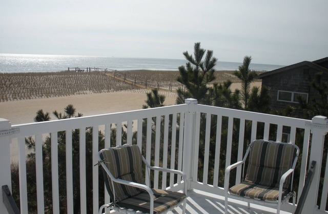 Oceanside, Second From Beach, Ocean View 2nd/3rd floors. 4 Bedrooms