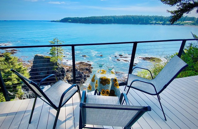 Oceanspray B&B:2-bedroom apartment in Kodiak where you'll feel the ocean spray!