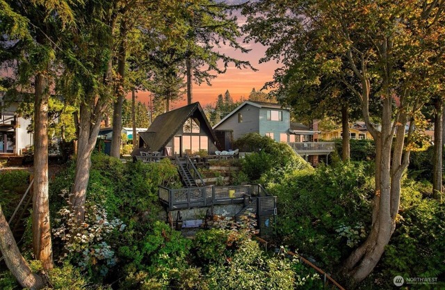 Oceanview A-Frame: Hot Tub, Beach Access, 3BR, Stunning 180° Views