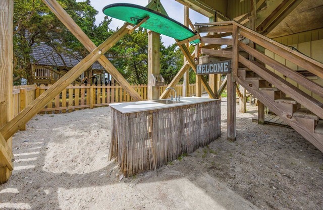 Oceanview Dog Friendly w/Hot Tub, Screened Porch, and Nearby Beach Access
