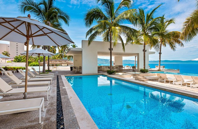 Oceanview Escape w/Gym & Hot-tub