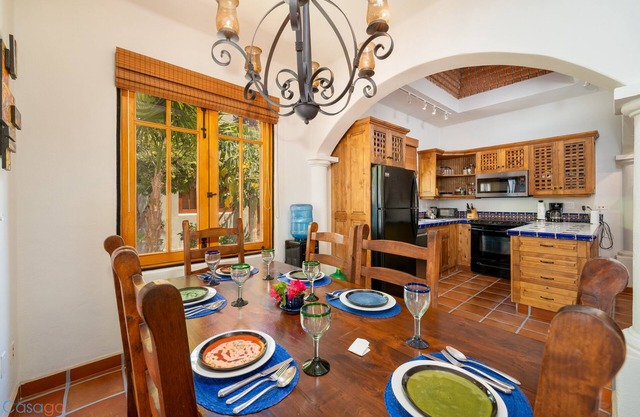 Oceanview Escape with Rooftop Terrace & Mountain Views Welcome to your perfect coastal retreat!