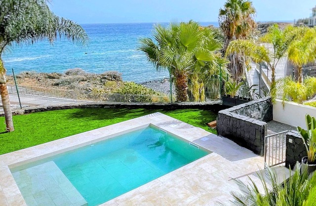 Oceanview sea front Villa Casa de Nava with heated pool