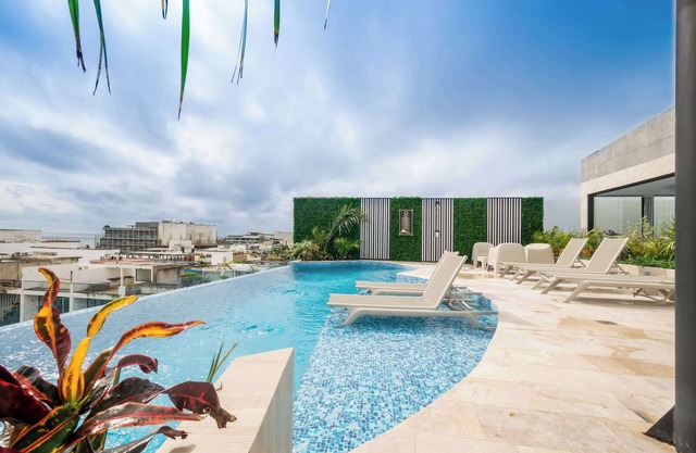 Ocewanview Roof Pool Oasis | Steps to 5th Avenue