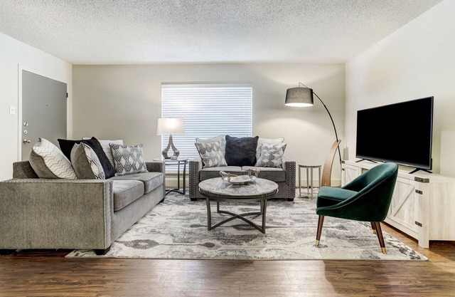 October getaway deal Stylish Galleria Retreat with Saltwater Pool