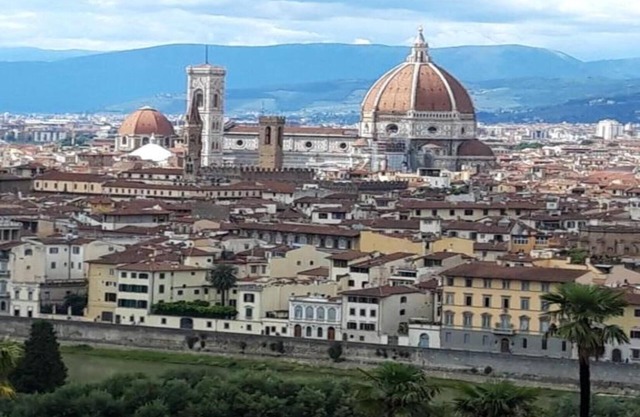 Offering you the best of Florentine family hospitality in old town of Florence