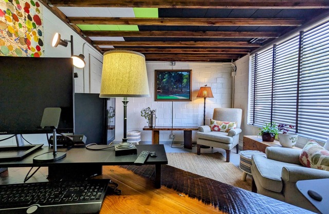 Office-Ette~For Let (short term rental office)
