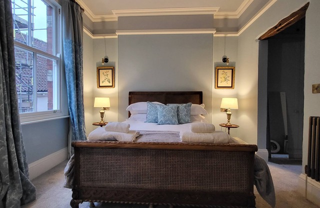 Ogleforth - Three Bedroom House, Sleeps 6