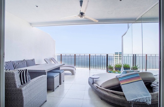 “OgoVallarta” 2 Bedroom Beachfront with Double Balcony, Office, BBQ