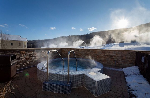 Okemo | 2BR + Exec Loft Condo w/Washer & Dryer