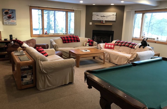 Okemo Family Ski House - Sleeps 13 - Walk to Sachem trail - 100 yds