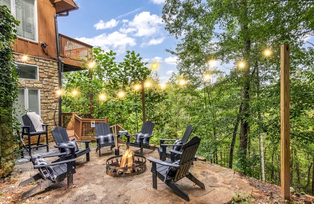 Oktoberfest Sale! 2 min to Helen! Fire Pit! Hot Tub!