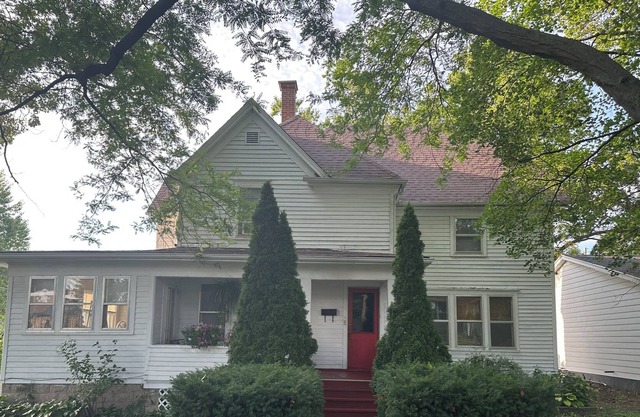 Old Charm Whitehouse in West Chicago