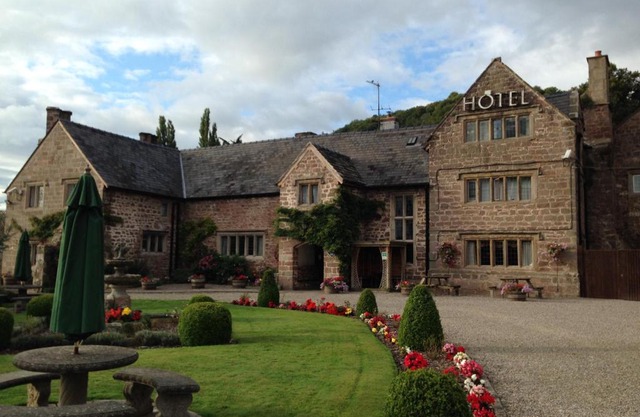 Old Court Hotel & Apartments