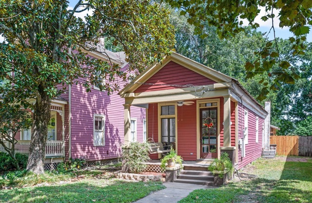 Old Dauphin Way Historic Home short walk downtown