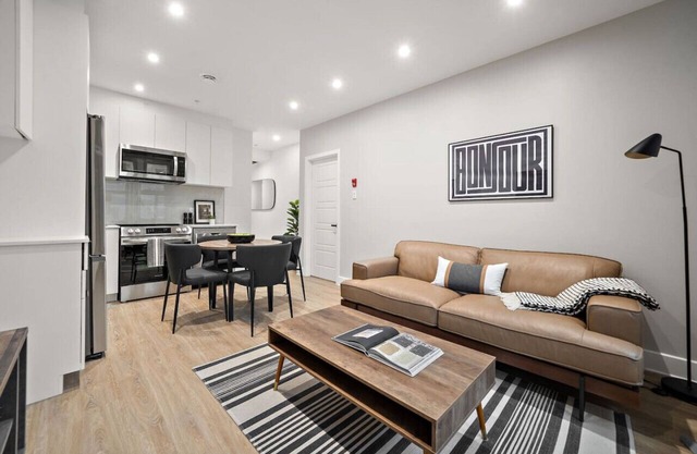 Old Montreal Luxury Apartment