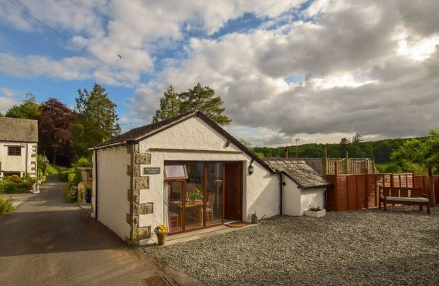 OLD SAWREY STORES, romantic, with a garden in Far Sawrey