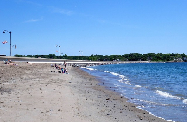 Old town, walk everywhere, 1 mi from beach