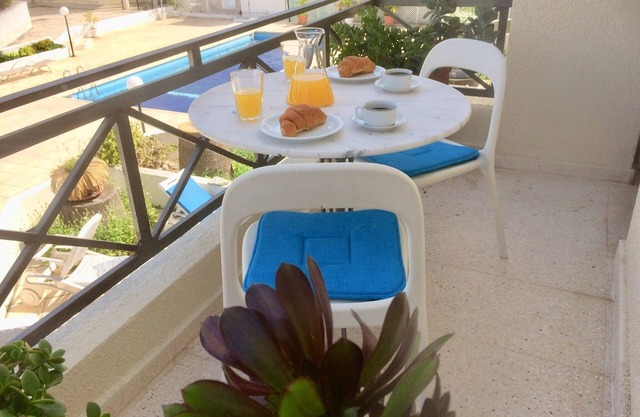 Olympian pool view, 5 mins walk to seafront and beaches.