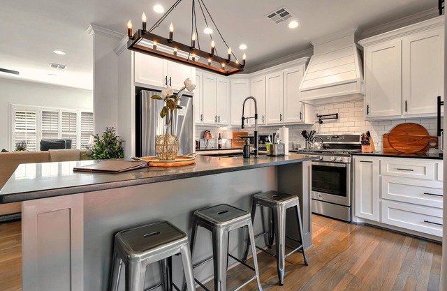 On Austin Ave! Completely remodeled and close to Magnolia, Downtown & Baylor.