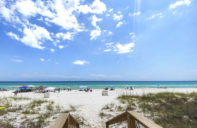 On the Beach - 2 Br townhouse by RedAwning