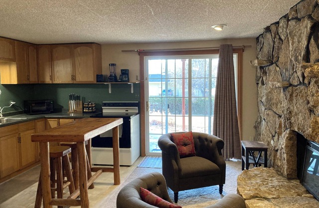 On the edge of town and country, 1-bedroom apartment in Fort Collins