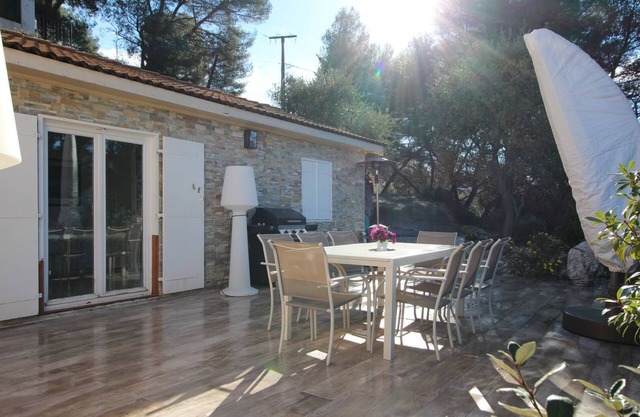 On the heights of Nice, beautiful villa ideal with family or friends
