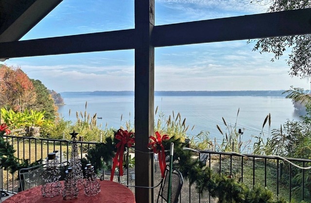 On the lake AND in Downtown Eufaula