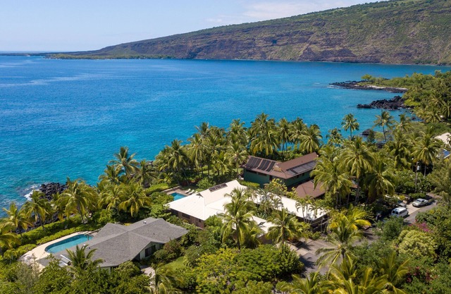 On the Ocean at Kealakekua Bay. Where the Dolphins Play.