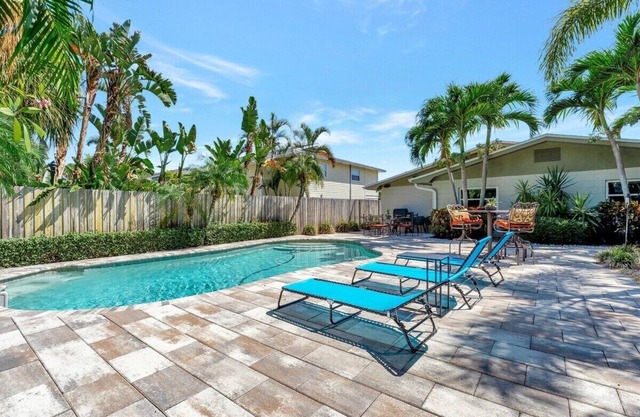 On The Water | Dock, Htd Pool, Kayaks, Near Beach!