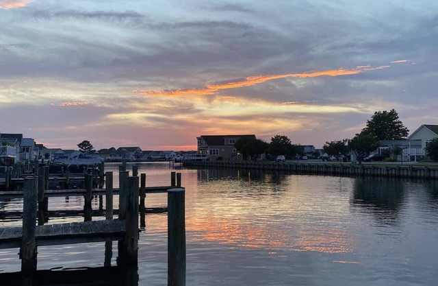 On The Water * Private Dock * Sunset Porch Views