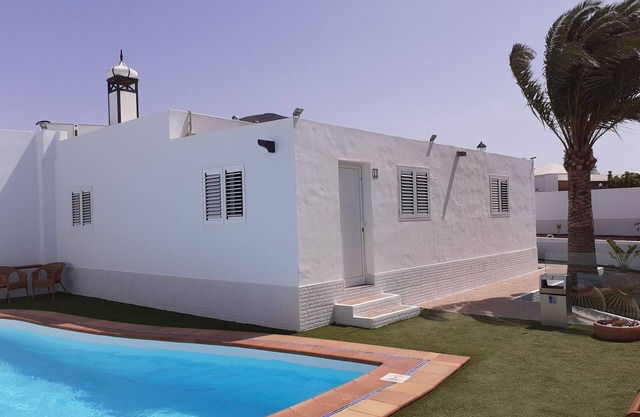 One bedroom apartment with pool views