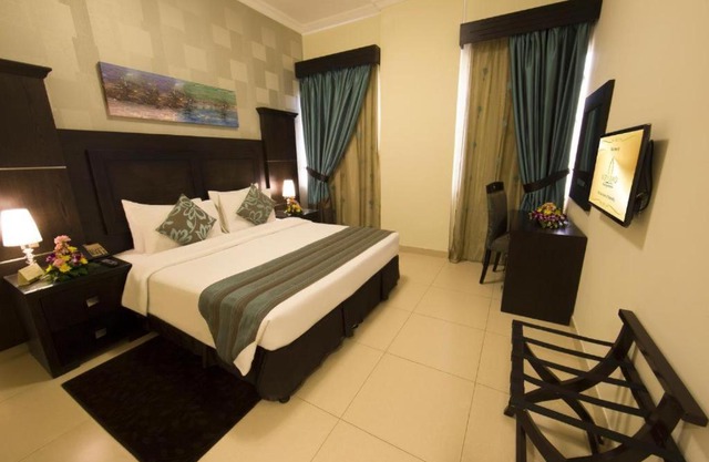 One Bedroom Apartment Near Mall Of Emirates By Luxury Bookings