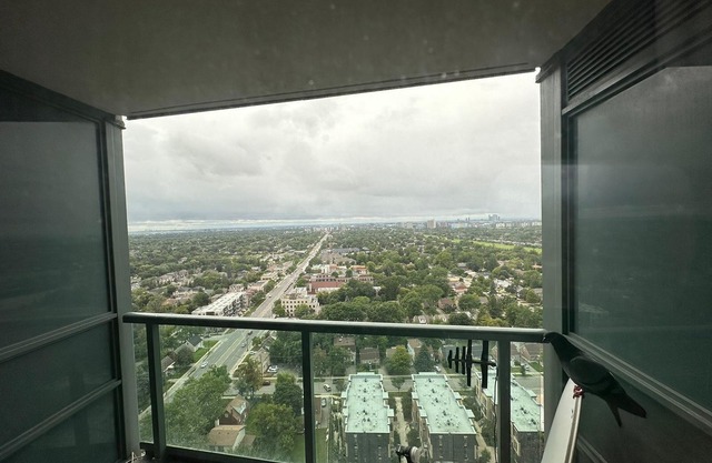 One bedroom apartment with full amenities best location in the city of Toronto