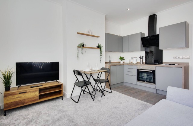One Bedroom Compact Central Apartment