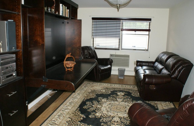 One Bedroom condo with indoor parking in a nice neighborhood, for long term stay