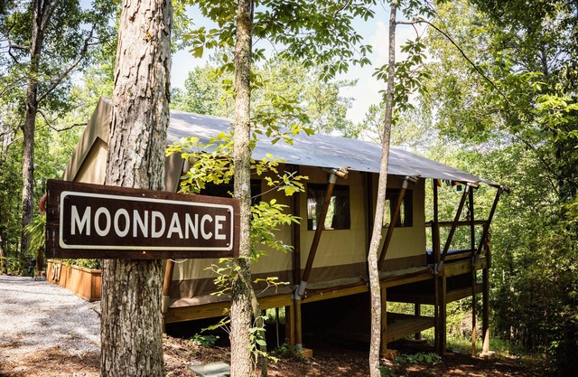 One Bedroom Luxury Glamp, deck, private Hot Tub at The Destination Resort