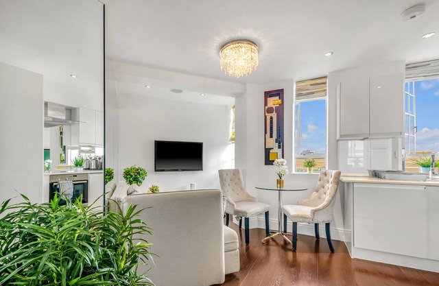 One Bedroom Modern Apartment in Central London Chelsea by MySquare