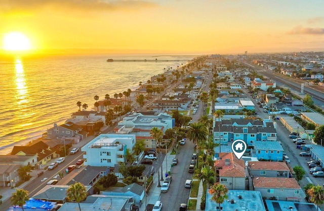 One Block To Ocean | 2BR Condo | Beach Gear | AC | Garage