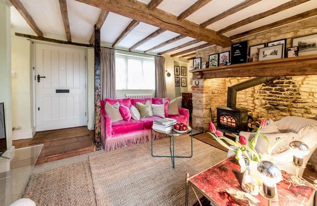 ONE CHURCH COTTAGE, family friendly in Moreton-In-Marsh