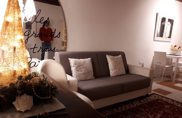 one door apartment in the heart of Venice Ca 'd'Oro overlooking the field