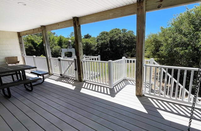 One level 4 Bedroom House with Pool, Large Docks, Canal Access - The Turtle Club