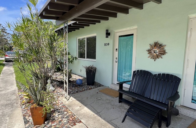 One Mile to Beach, Two Bedrooms & High Speed Wifi