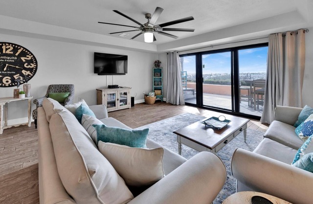 One of the largest 2Bd, 2Ba condos in Destin,Patio on the Gulf