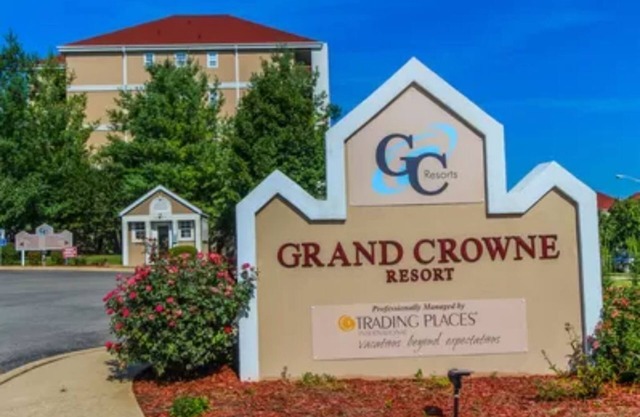 One Queen B/R Suite adjacent Thousand Hills Golf near Theater Strip (center)