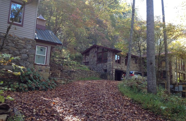 Only 145, Eco-Friendly Cabin in country Bryson-Nantahala, CREEK, FIRE PIT, WIFI